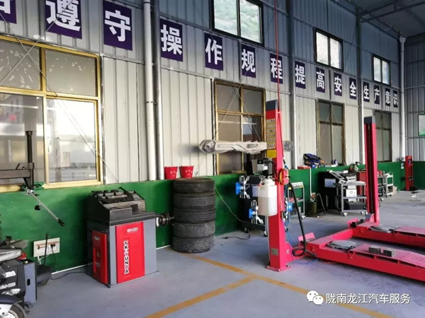 金錘鈑金，銀槍噴漆！龍江汽修值得信賴！