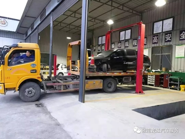 金錘鈑金，銀槍噴漆！龍江汽修值得信賴！