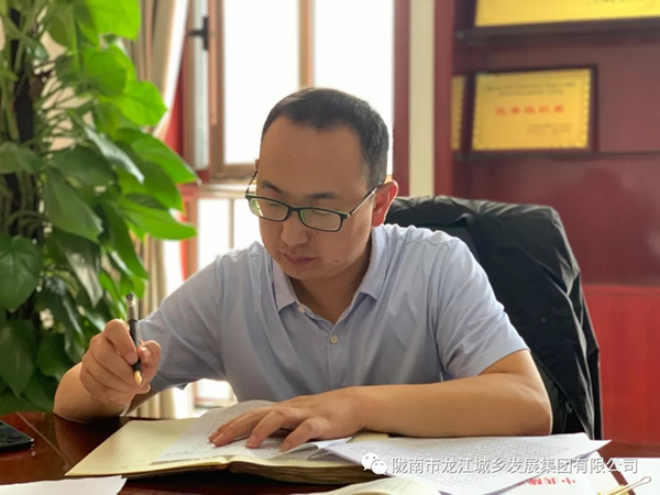 市龍江集團(tuán)“不忘初心、牢記使命”主題教育讀書班舉行結(jié)班式