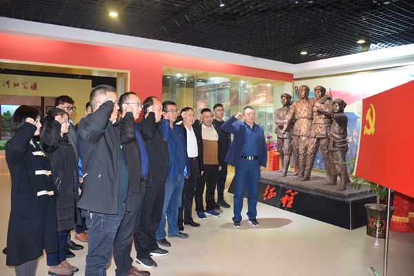 市龍江集團開展“不忘初心、牢記使命”主題黨日活動