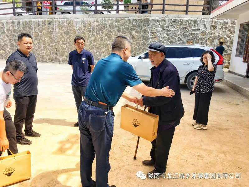 “感黨恩、憶黨史”，--市龍江城鄉(xiāng)發(fā)展集團(tuán)公司開展慶祝建黨99周年主題黨日活動(dòng)